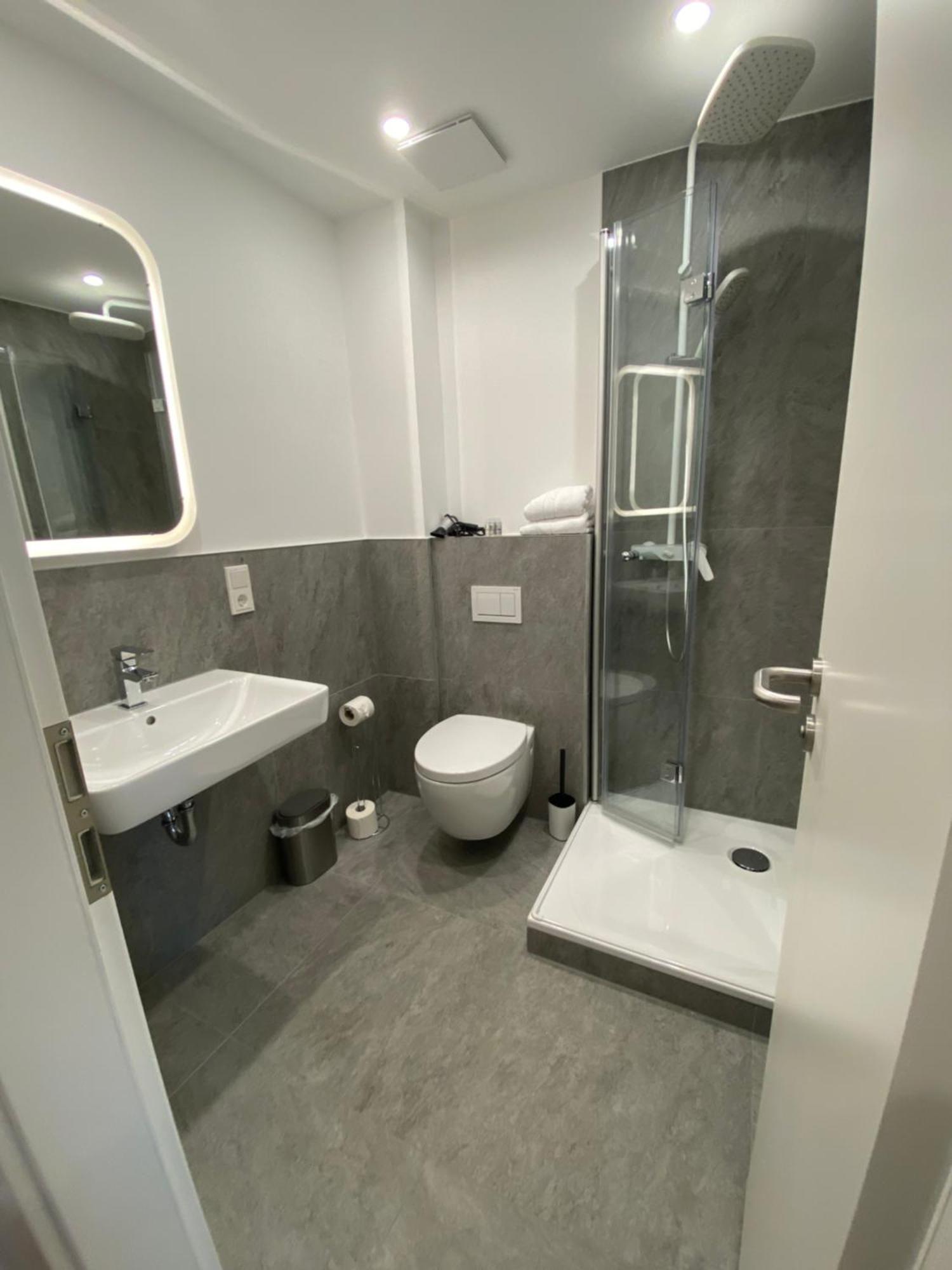 Zur Waldlust Hotel Frankfurt am Main Ngoại thất bức ảnh