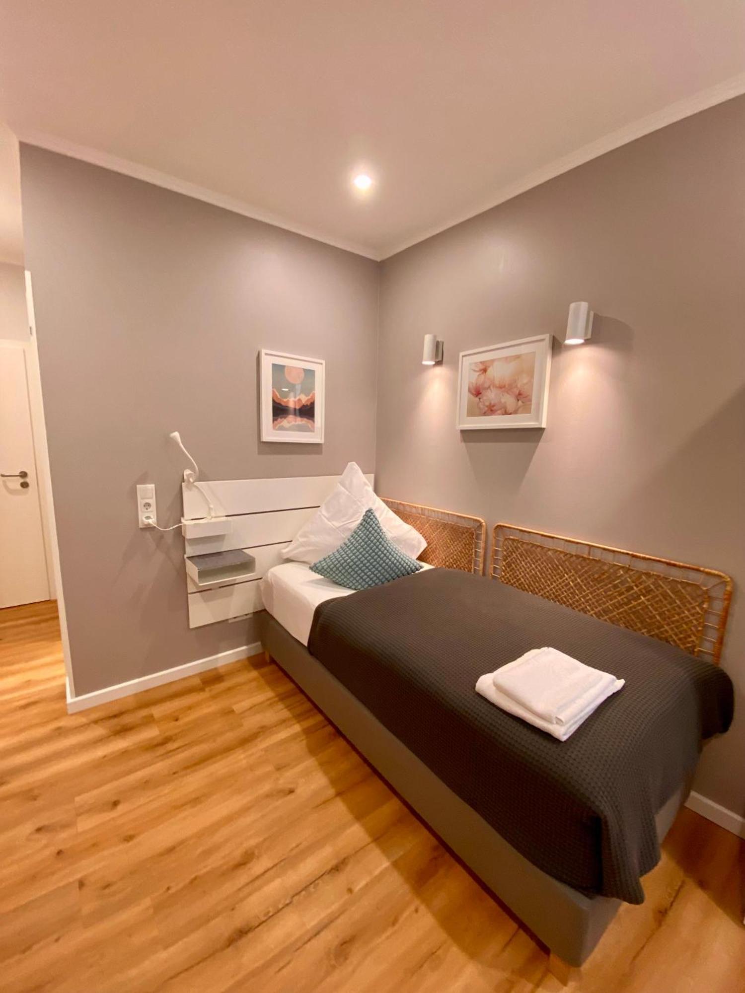Zur Waldlust Hotel Frankfurt am Main Ngoại thất bức ảnh